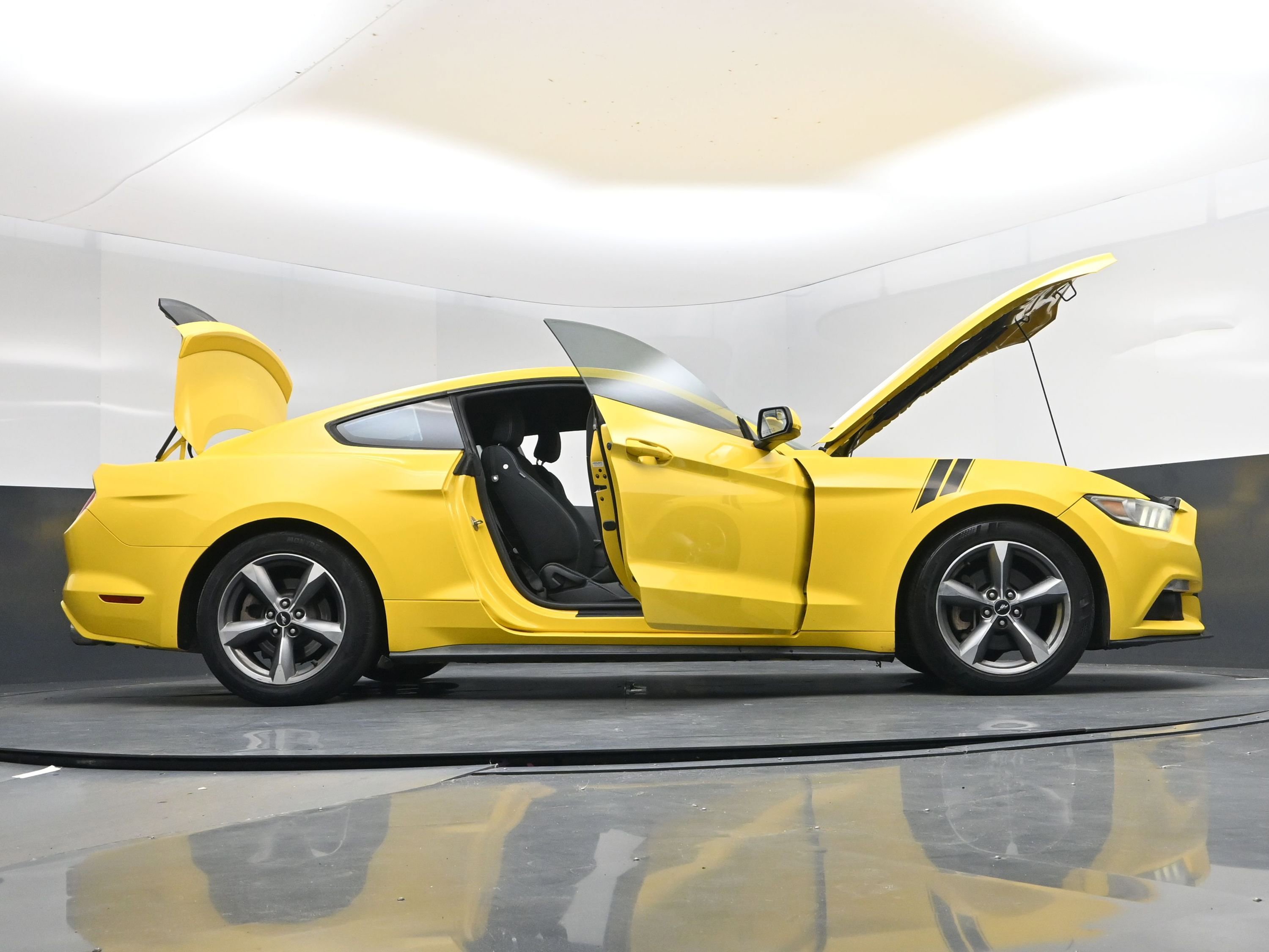 Used 2016 Ford Mustang EcoBoost image 27