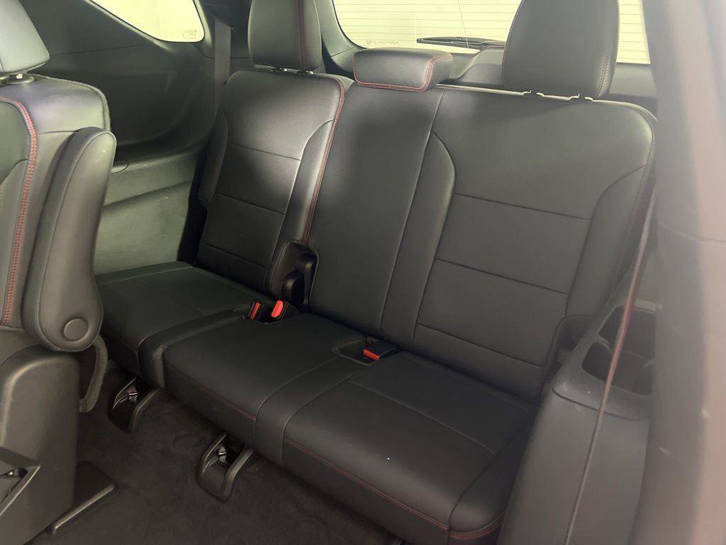 Used 2024 Chevrolet Traverse RS FWD image 8