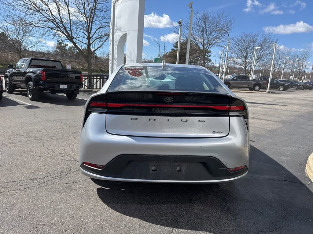 Used 2025 Toyota Prius LE image 4