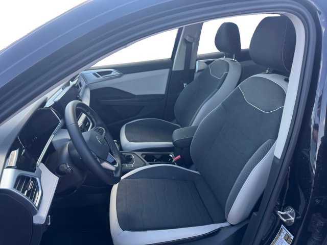 New 2026 Volkswagen Taos SE FWD image 9