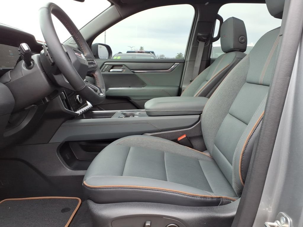 Used 2024 GMC Acadia AT4 w/ Luxury Package AWD/4WD image 14