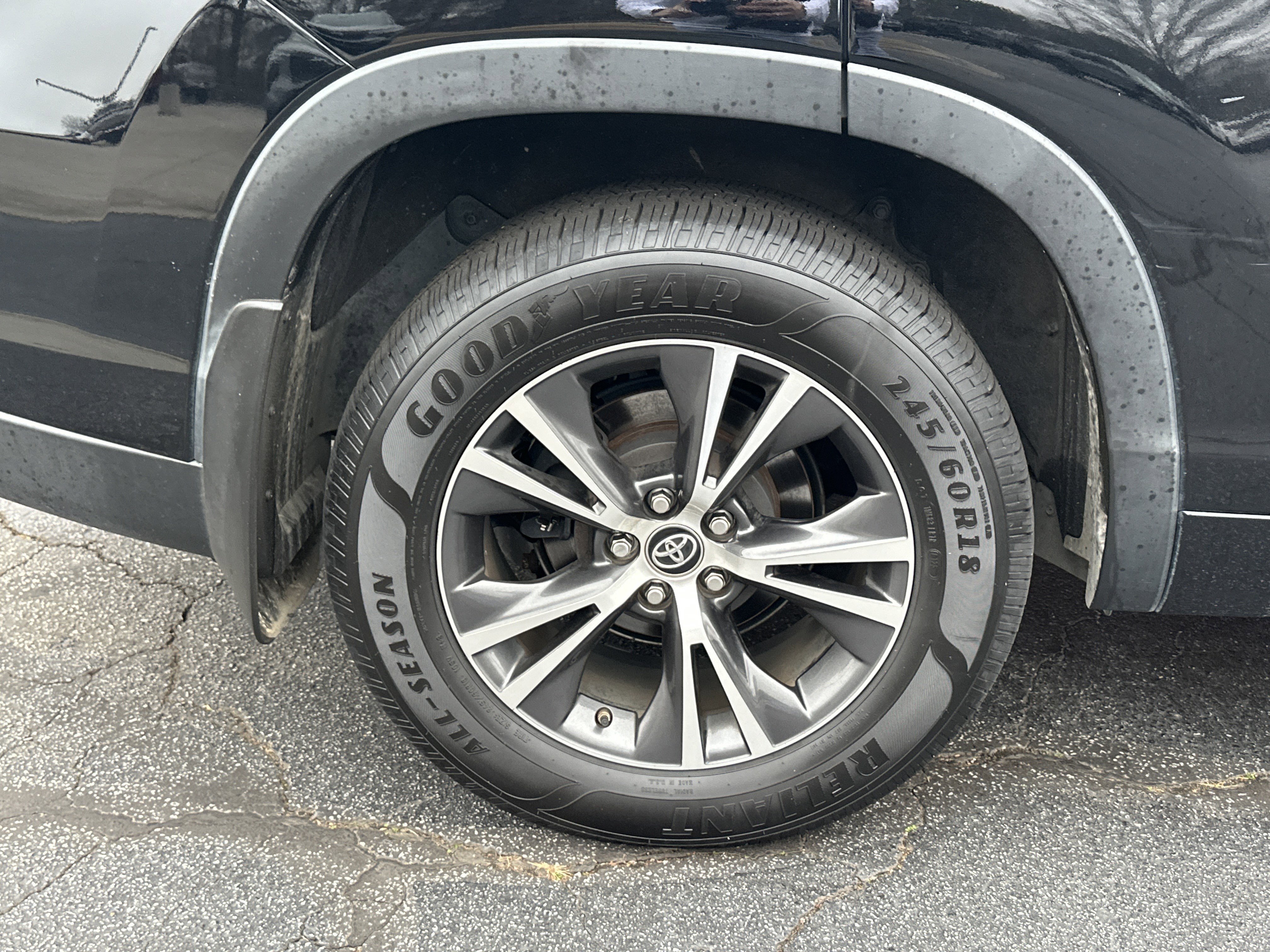 Used 2016 Toyota Highlander XLE image 17