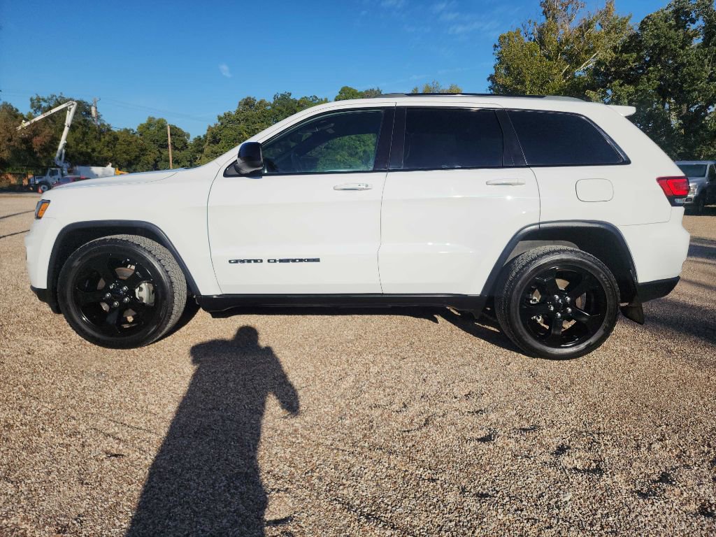 Used 2018 Jeep Grand Cherokee Laredo image 3