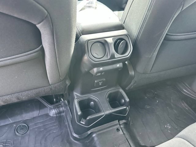 Used 2018 Jeep Wrangler Unlimited Sahara w/ Cold Weather Group AWD/4WD image 31