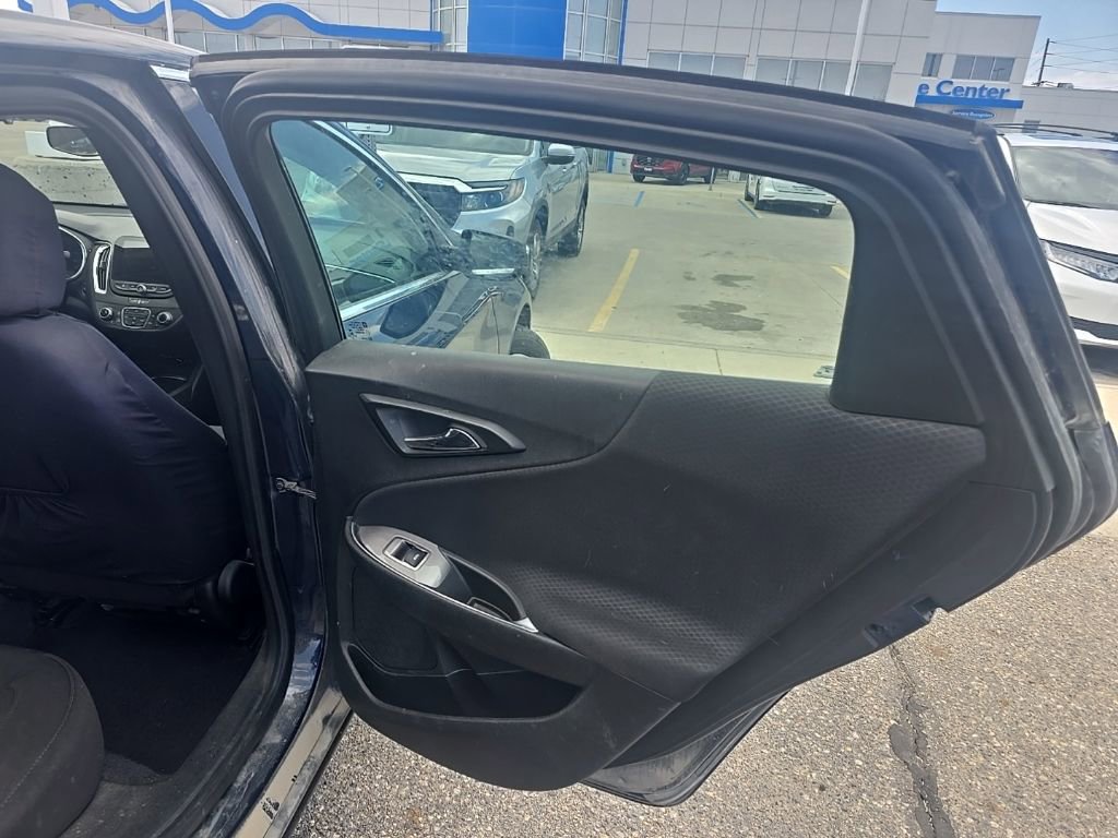 Used 2021 Chevrolet Malibu LT FWD image 14