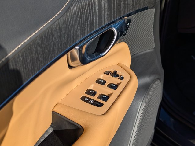 Used 2022 Volvo XC90 T6 Inscription w/ Advanced Package image 16