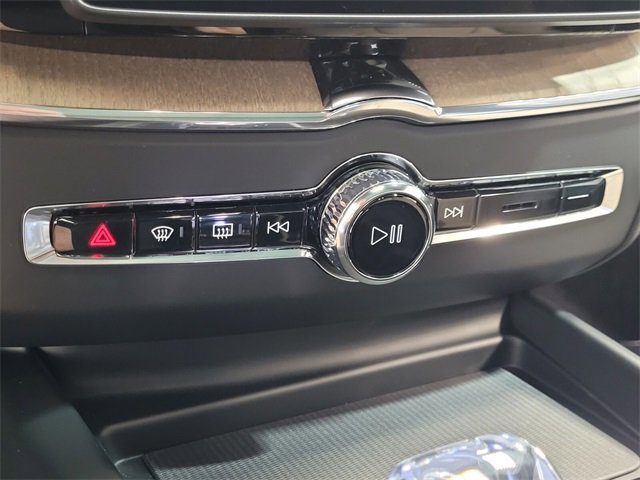 New 2026 Volvo XC60 B5 Plus w/ Protection Package Premier image 22