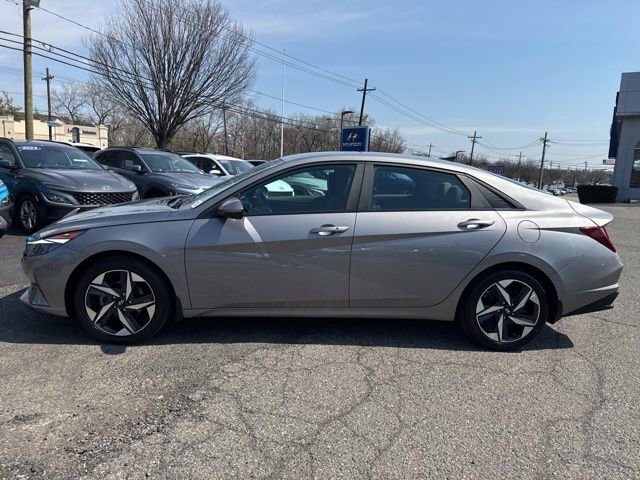 Certified 2023 Hyundai Elantra SEL w/ Convenience Package image 17