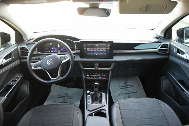 Used 2025 Volkswagen Taos SE w/ Taos MDO Package FWD image 10