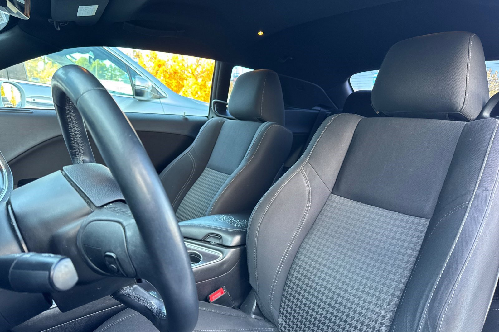 Used 2015 Dodge Challenger SXT image 22