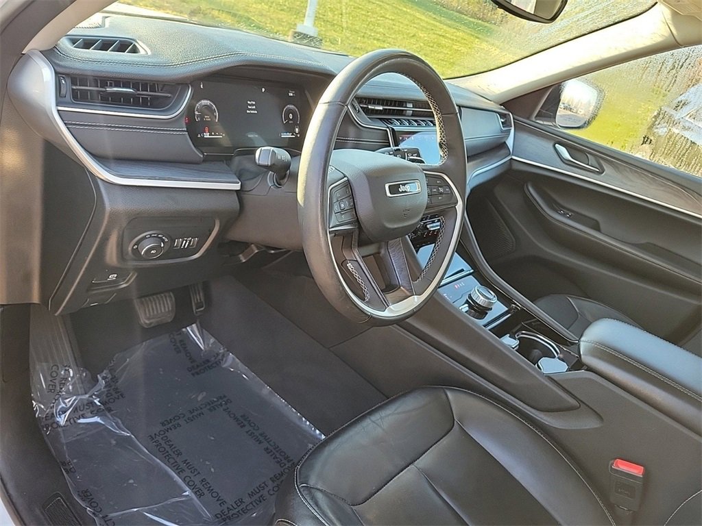 Used 2023 Jeep Grand Cherokee Limited image 17