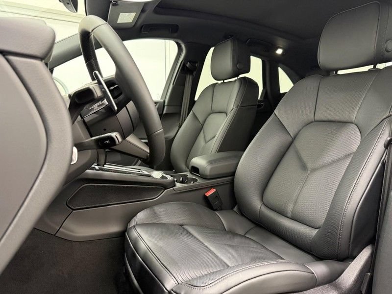 Used 2026 Porsche Macan AWD/4WD image 5