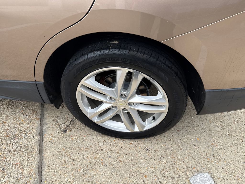 Used 2018 Chevrolet Equinox Premier image 28