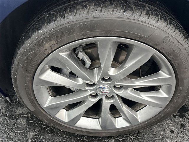 Certified 2023 Buick Envision Avenir AWD/4WD image 33