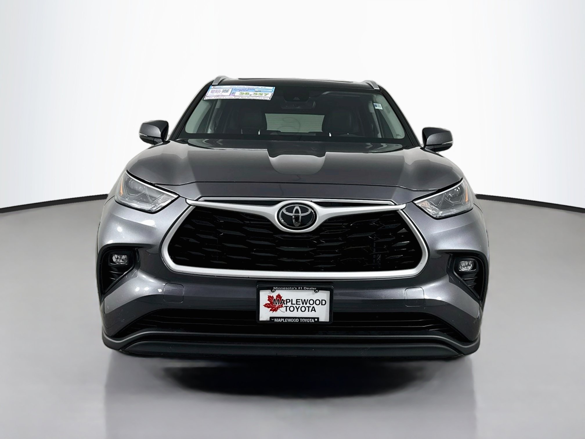 Used 2022 Toyota Highlander XLE AWD/4WD image 2
