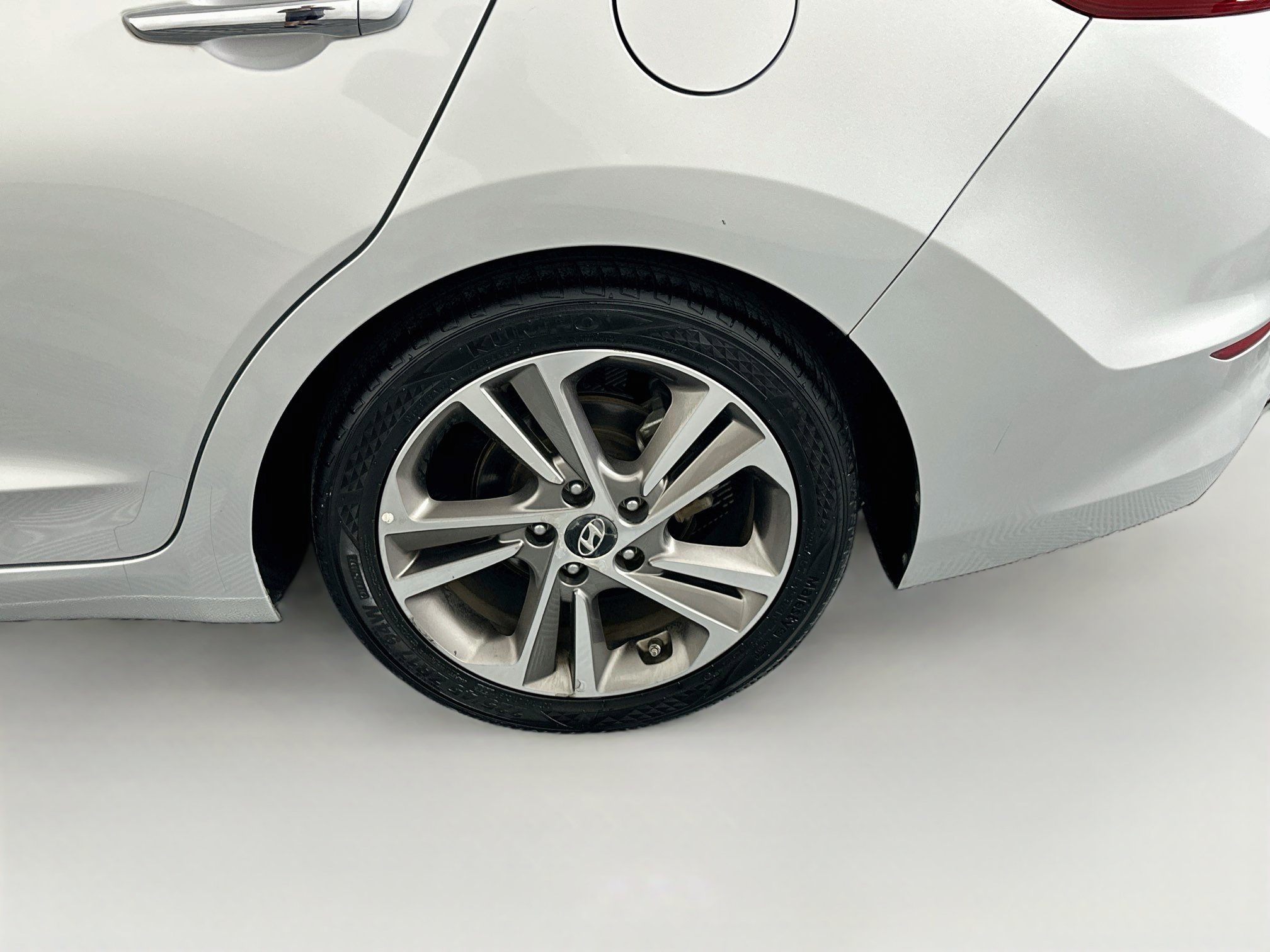 Used 2017 Hyundai Elantra Limited FWD image 11