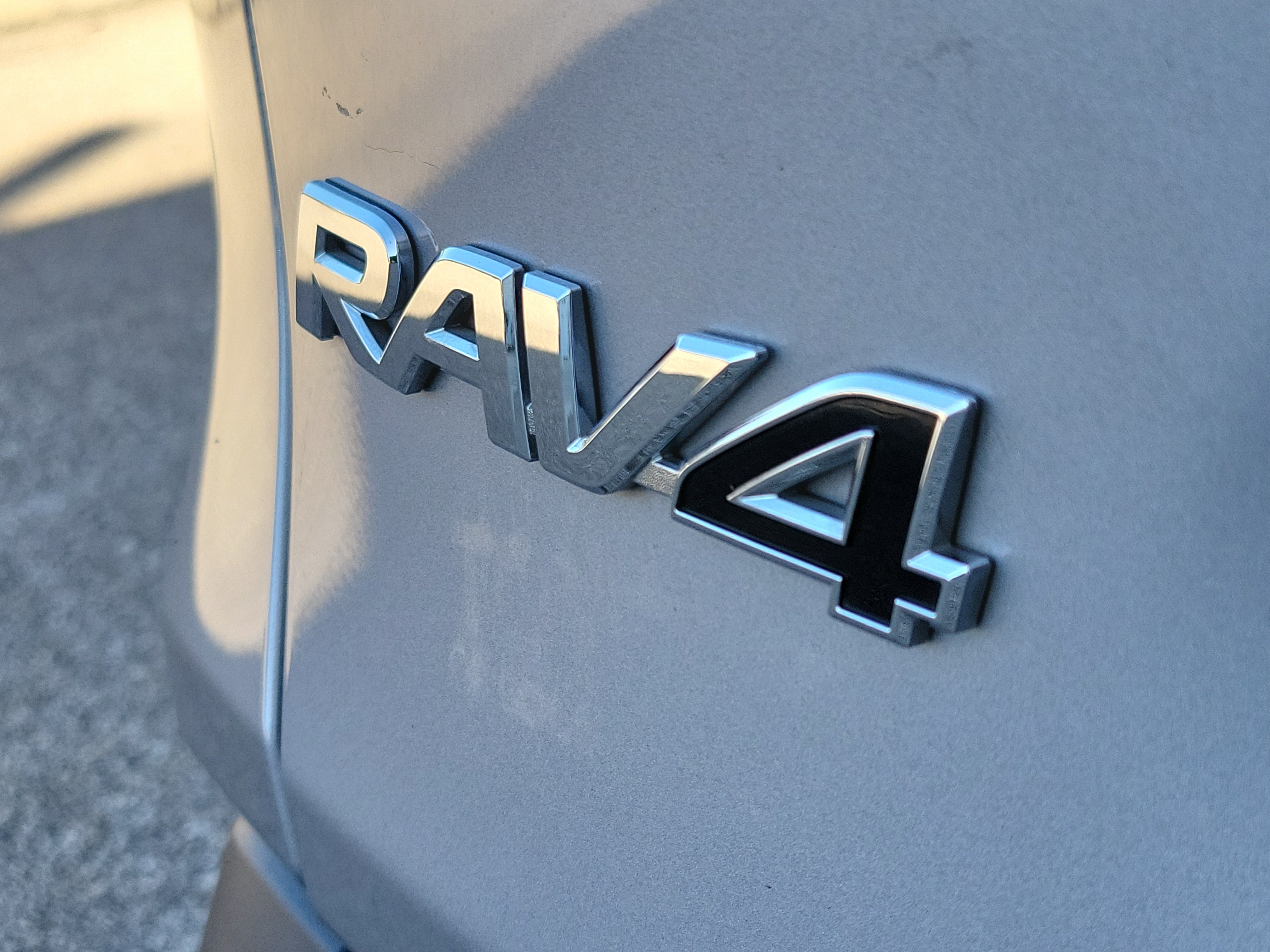 Used 2025 Toyota RAV4 LE AWD/4WD image 9