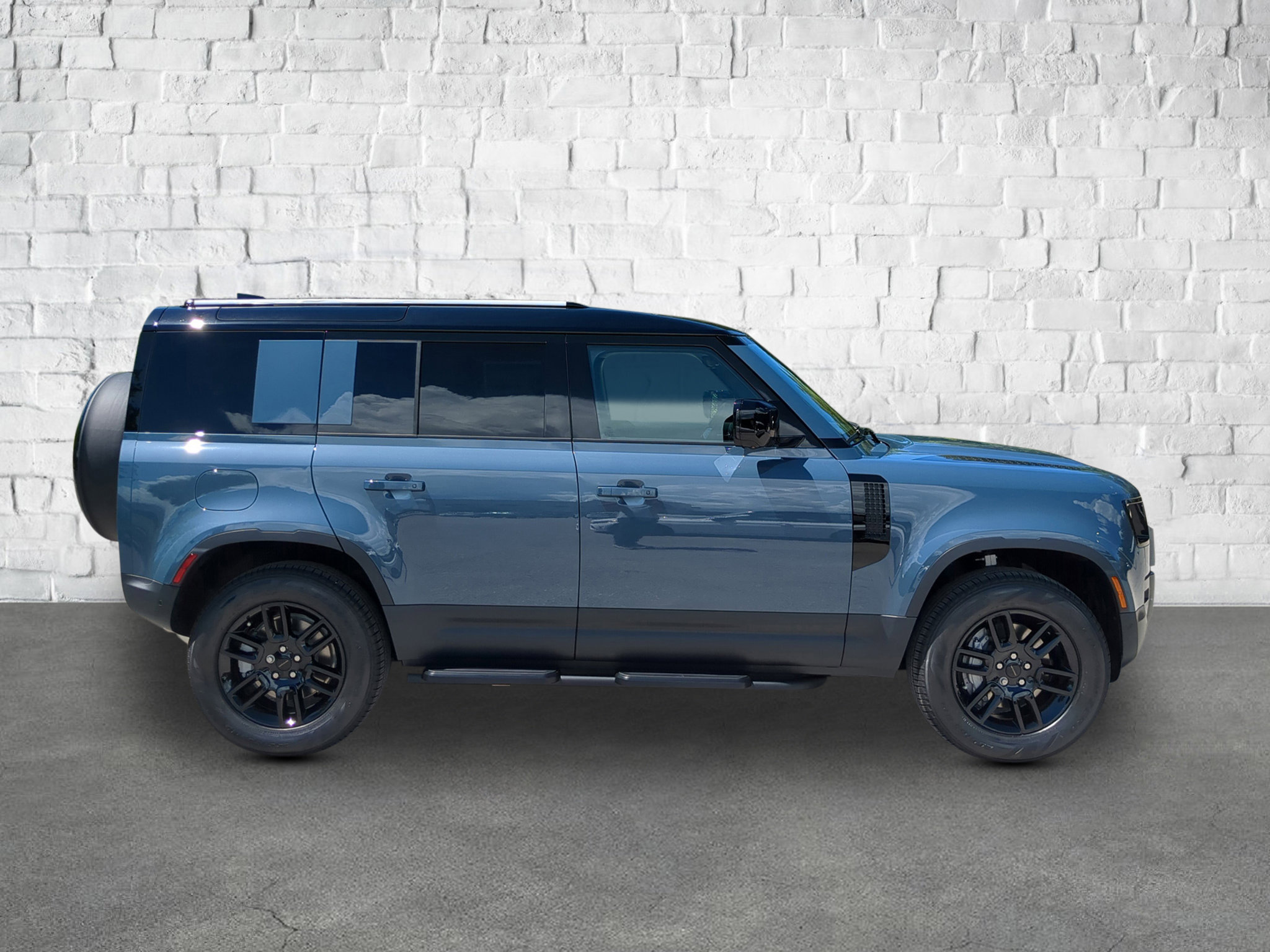 New 2026 Land Rover Defender 110 S image 7