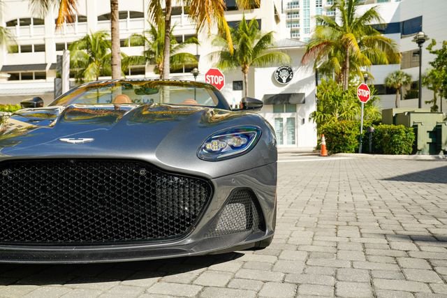 Used 2023 Aston Martin DBS Volante image 8