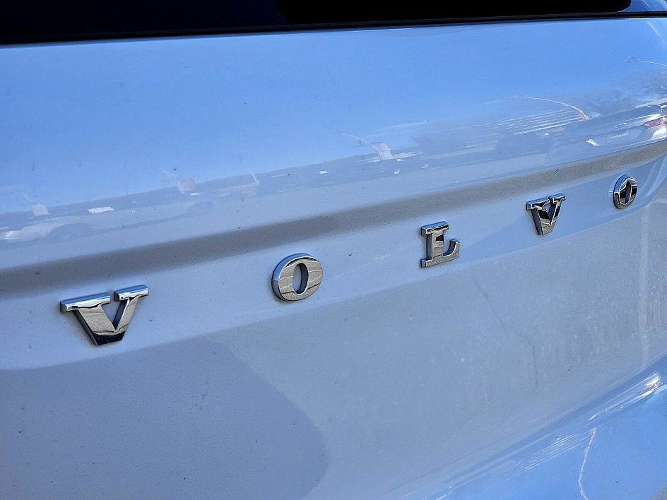 Used 2024 Volvo XC40 B5 Plus w/ Climate Package image 15