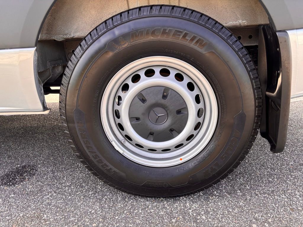 Used 2024 Mercedes-Benz Sprinter 2500 image 10