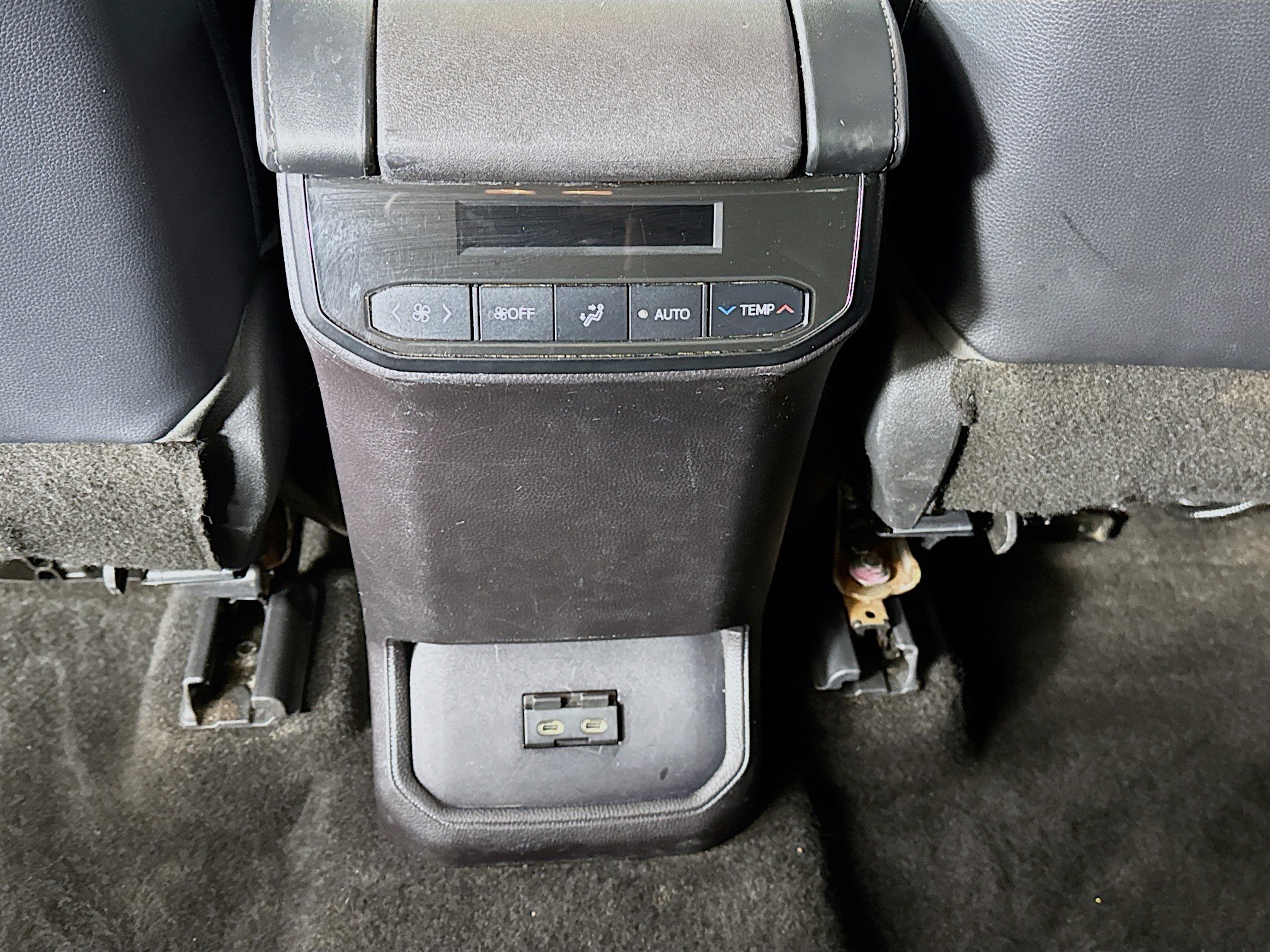 Used 2023 Toyota Highlander XLE AWD/4WD image 25