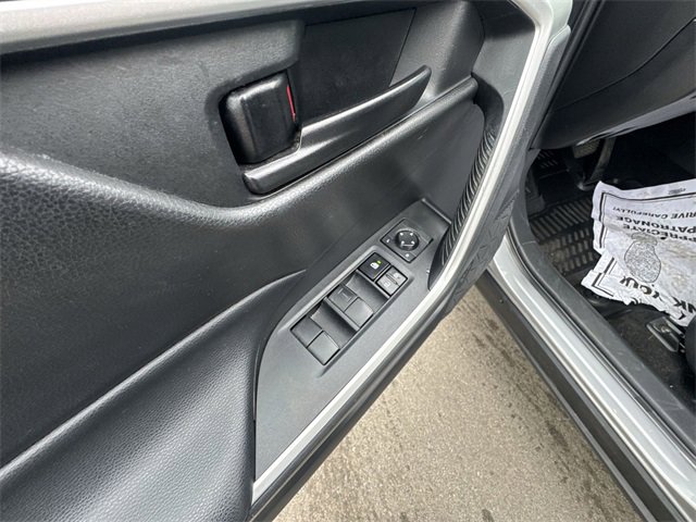 Used 2022 Toyota RAV4 LE image 13