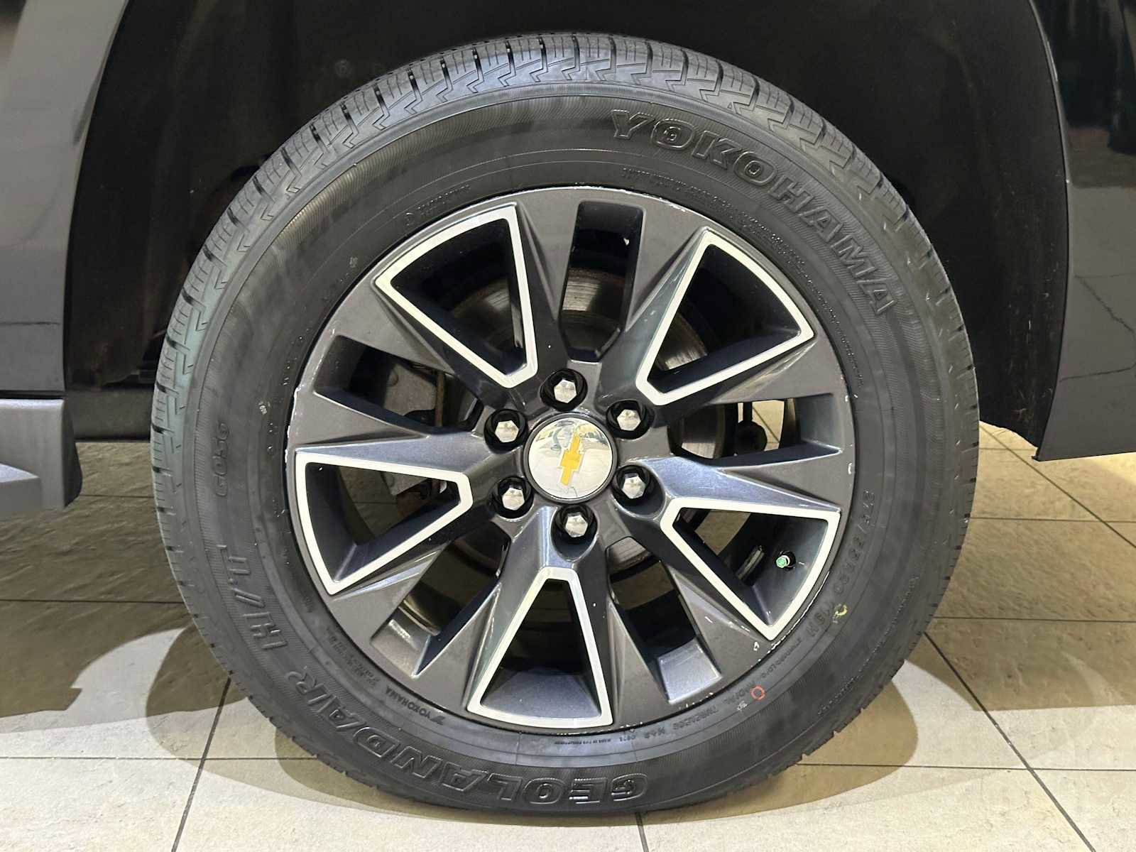 Used 2015 Chevrolet Suburban LT w/ Luxury Package AWD/4WD image 8