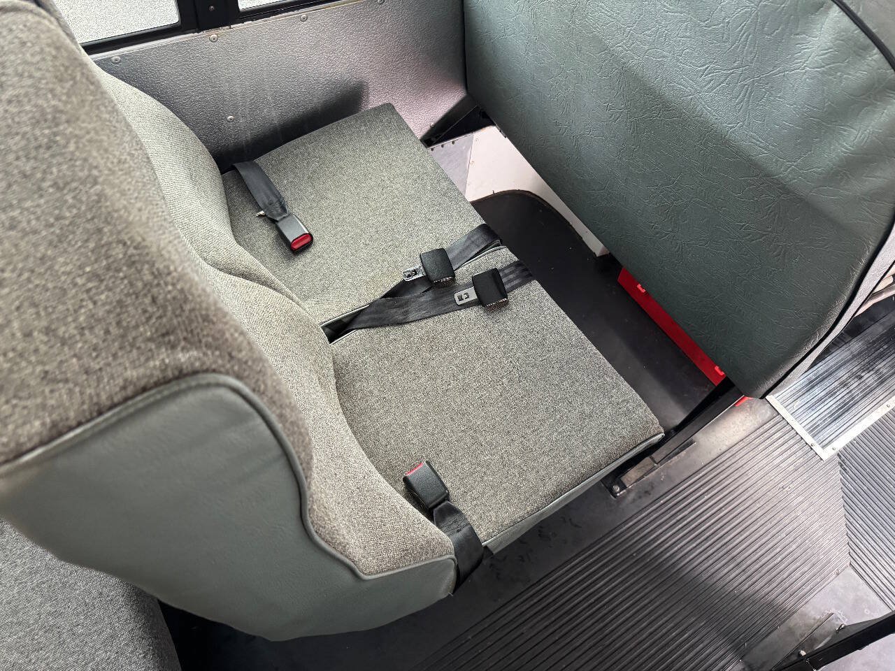 Used 2004 Chevrolet Express 3500 w/ School Bus Package RWD image 28