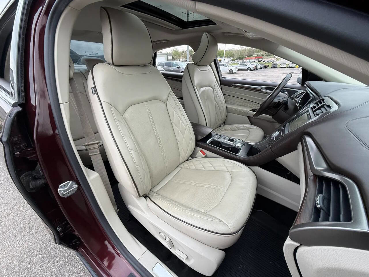 Used 2017 Ford Fusion Platinum FWD image 17