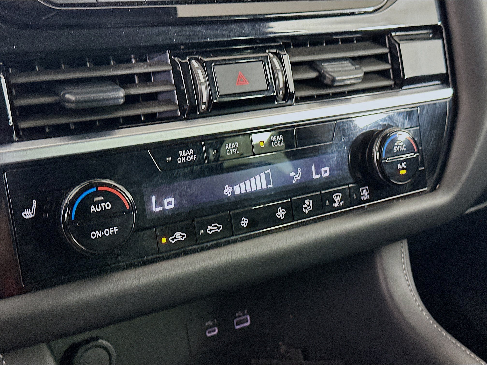 Used 2025 Nissan Pathfinder SV AWD/4WD image 23
