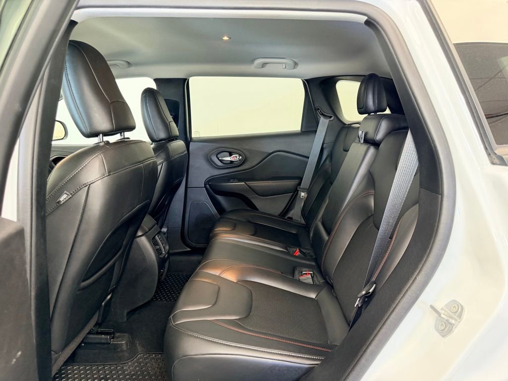 Used 2020 Jeep Cherokee Trailhawk w/ Cold Weather Group AWD/4WD image 6