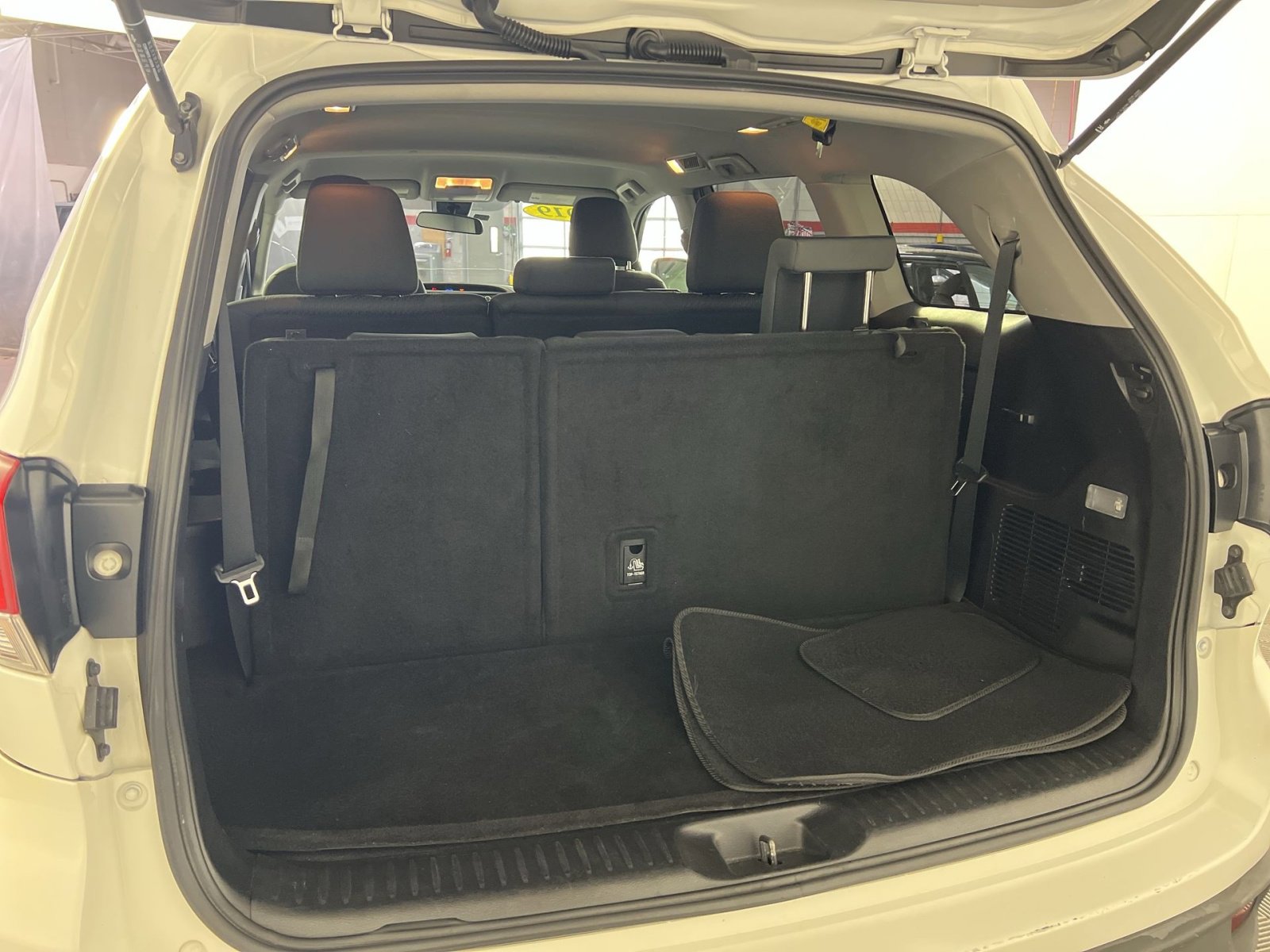 Used 2019 Toyota Highlander LE image 27