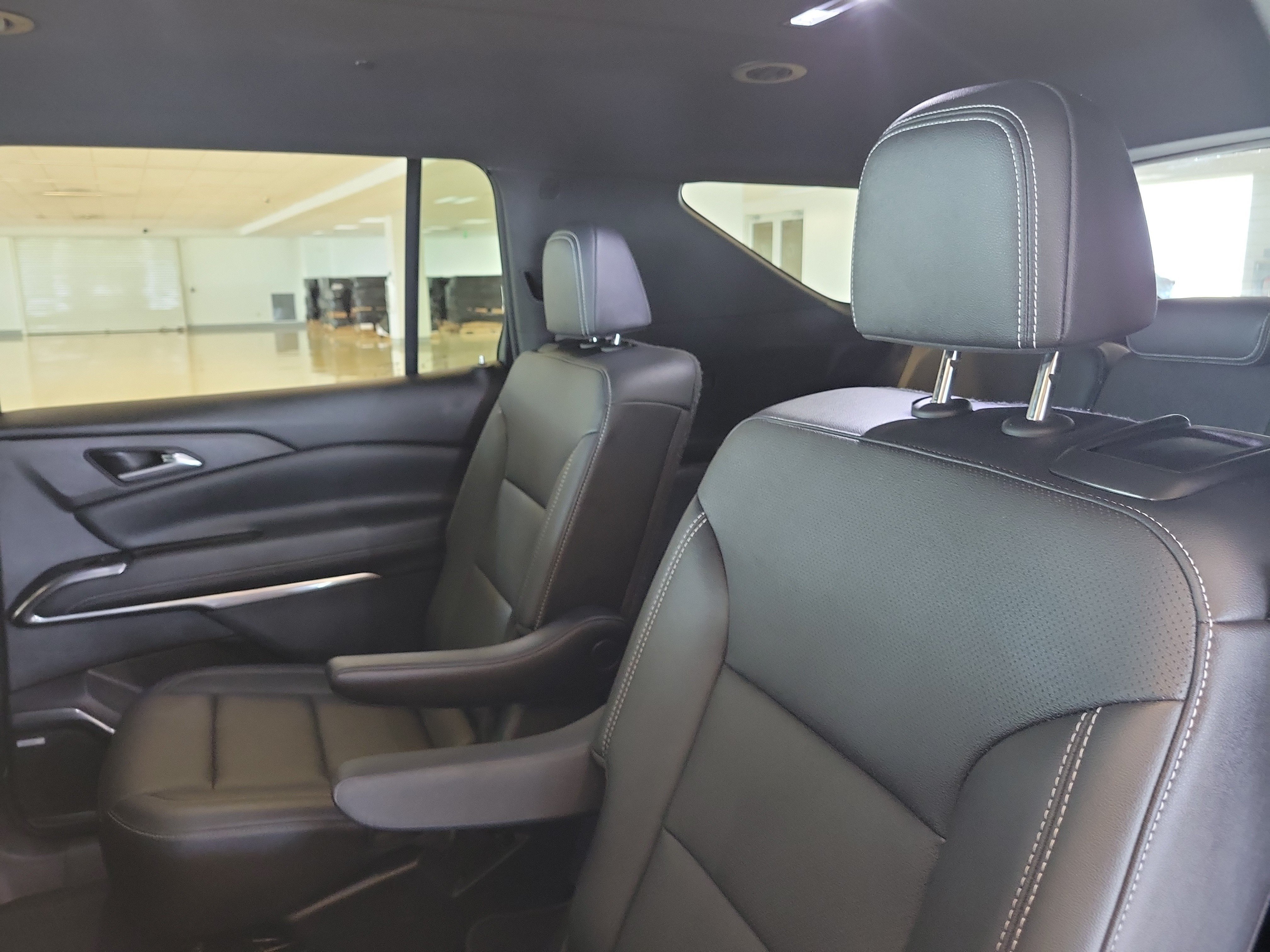 Used 2024 Chevrolet Traverse LT w/ Enhanced Driving Package FWD image 18