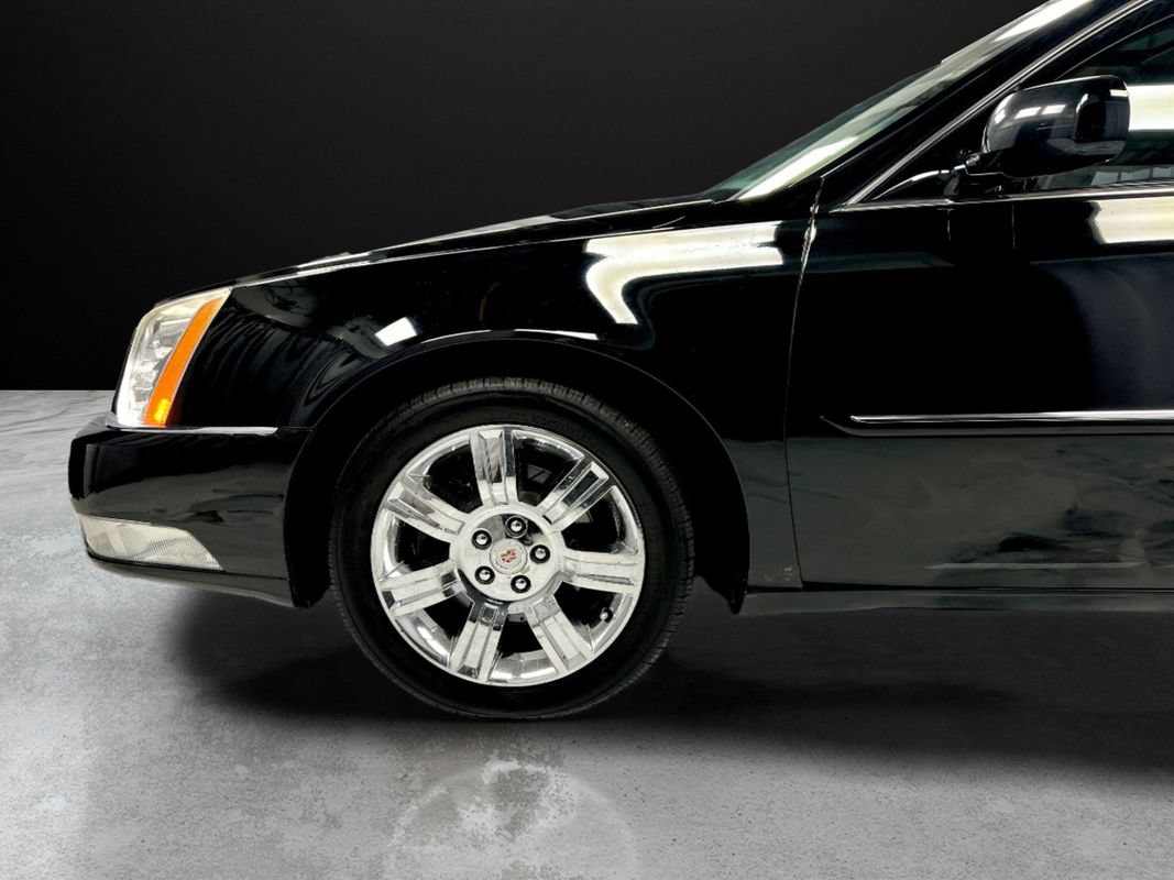 Used 2011 Cadillac DTS Platinum FWD image 12