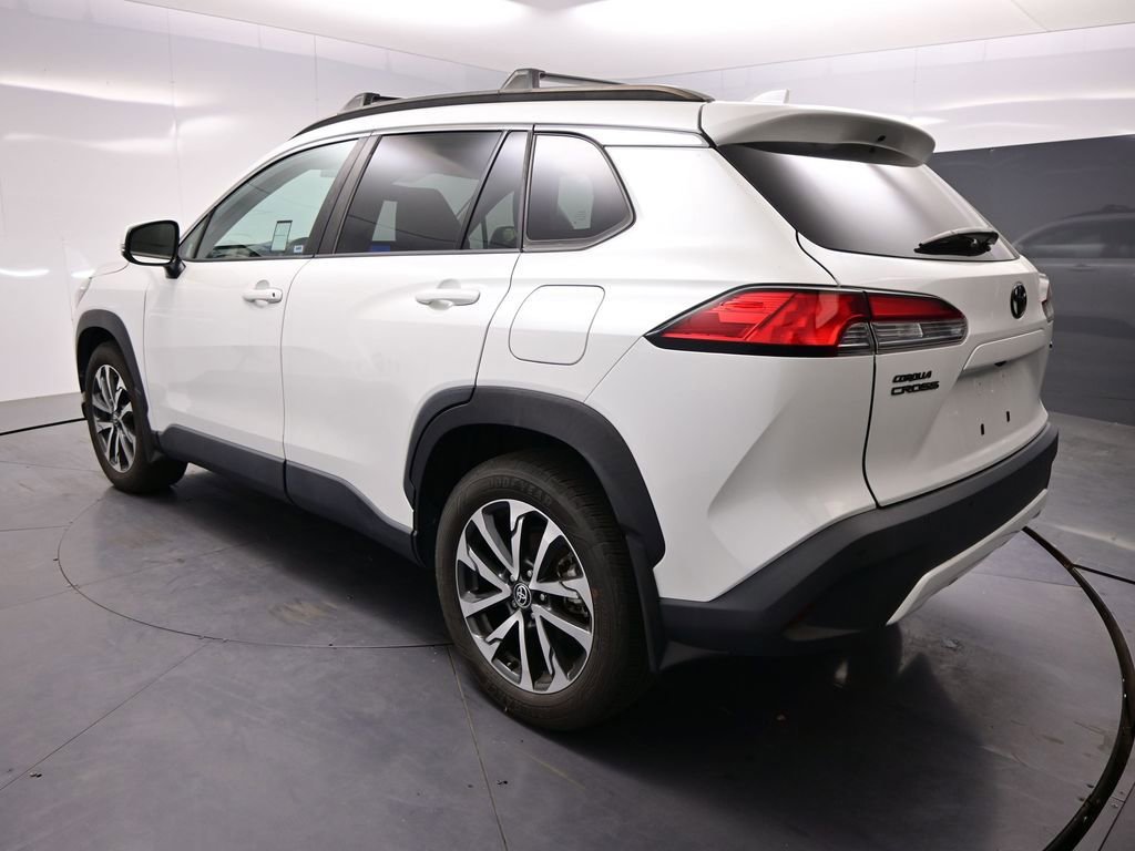 Used 2023 Toyota Corolla Cross XLE w/ Convenience Package image 5