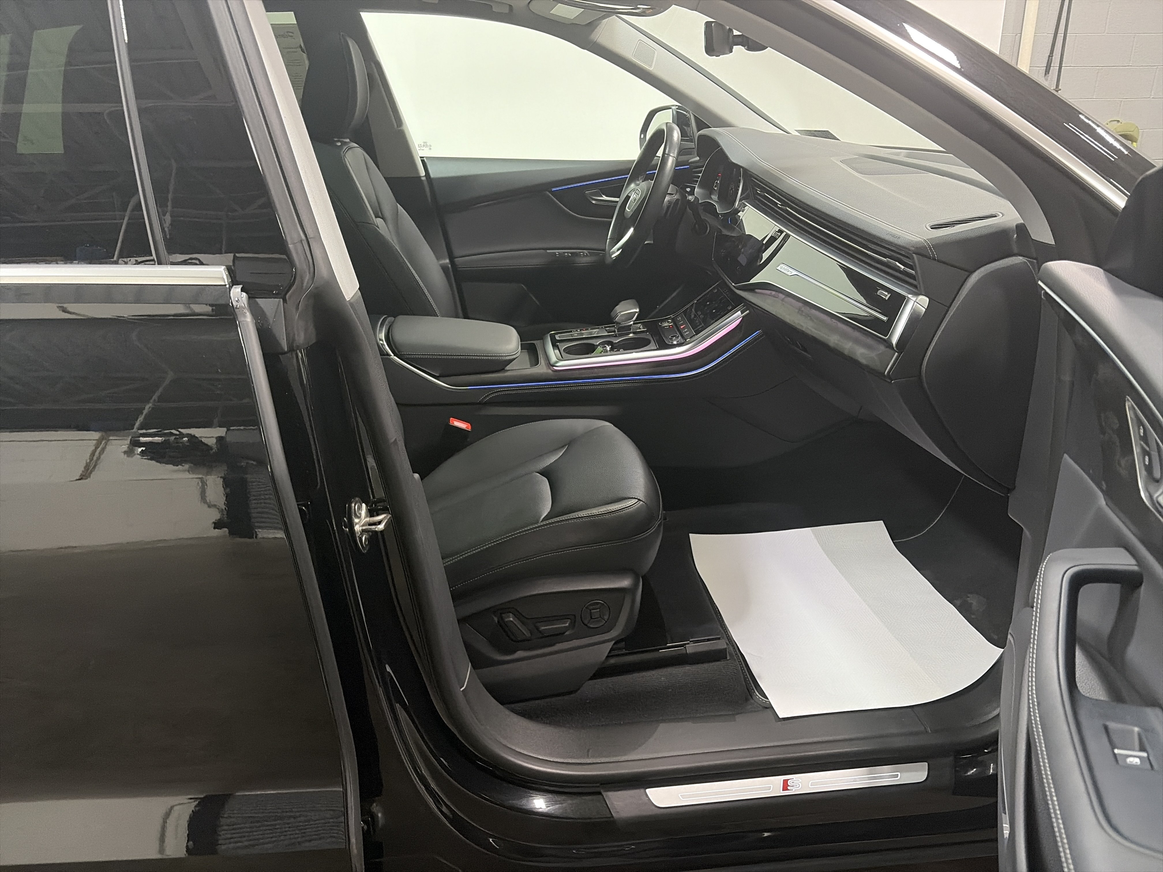 Certified 2023 Audi Q8 Premium Plus AWD/4WD image 33