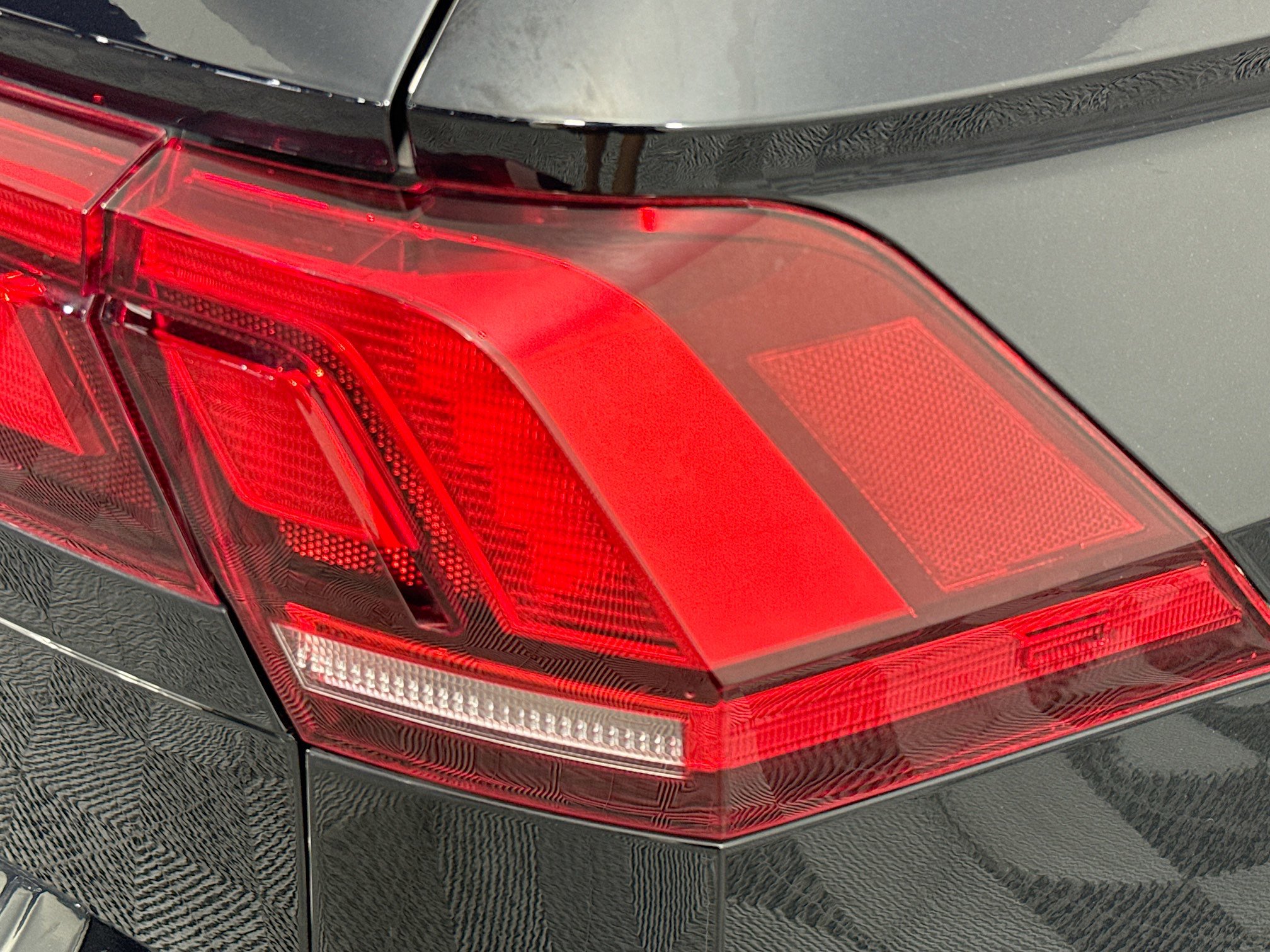 Used 2021 Volkswagen Tiguan SE w/ Panoramic Sunroof Package FWD image 48