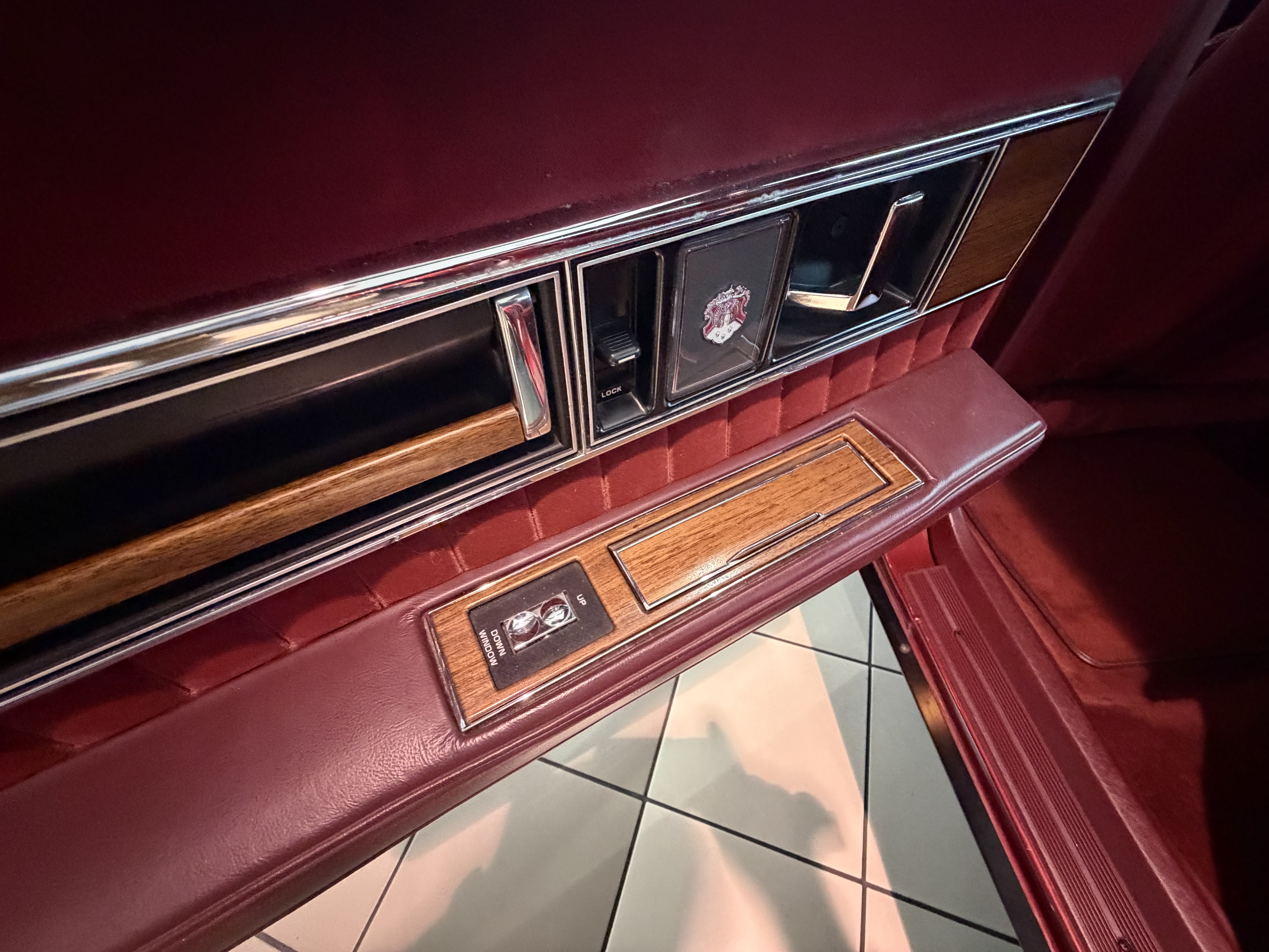Used 1989 Oldsmobile Ninety-Eight Regency Brougham FWD image 18