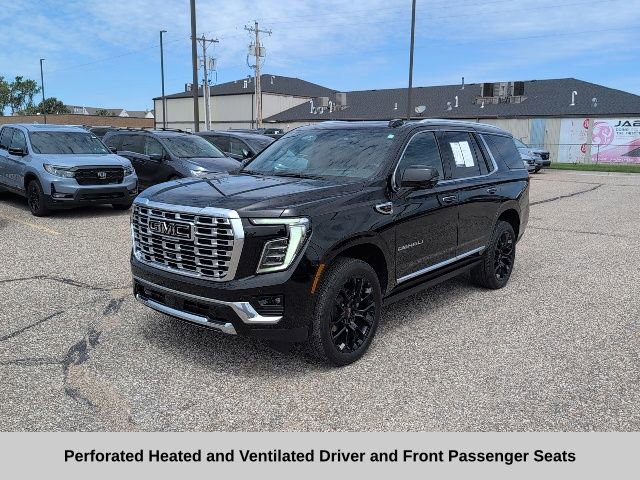 Used 2026 GMC Yukon Denali w/ Sun & Power Step Package AWD/4WD image 17