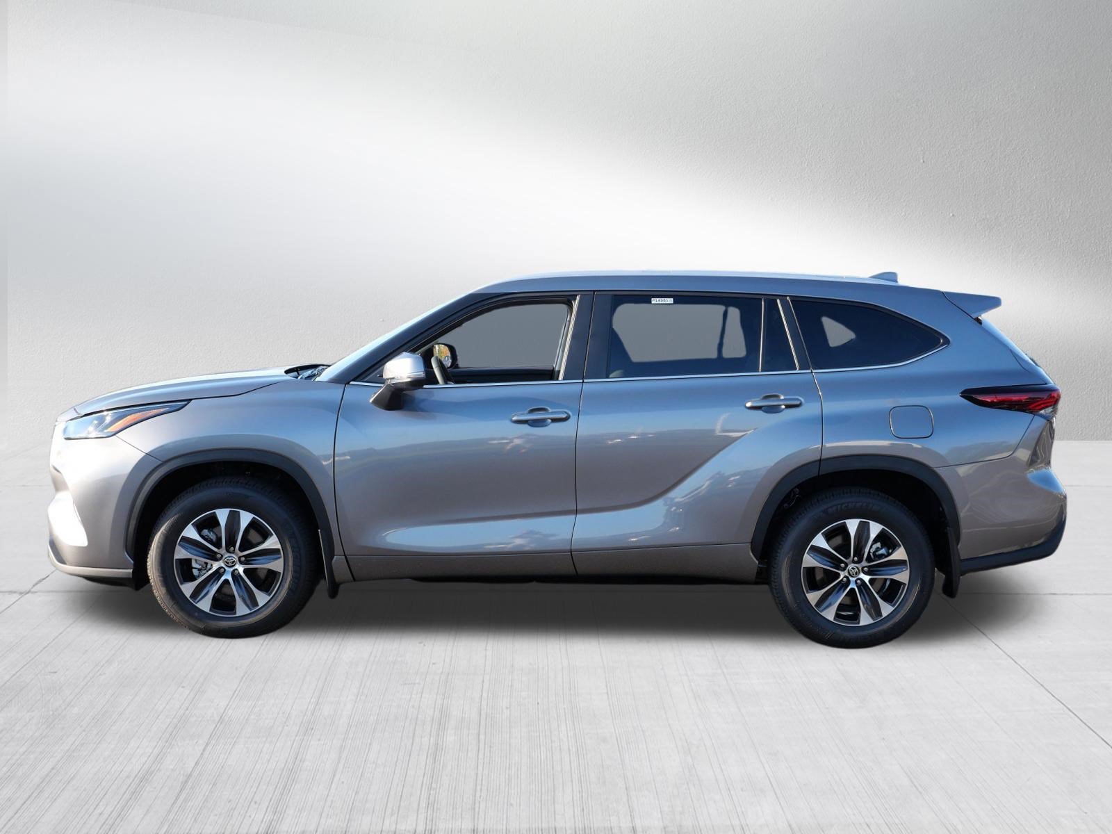 Certified 2026 Toyota Highlander XLE AWD/4WD image 4