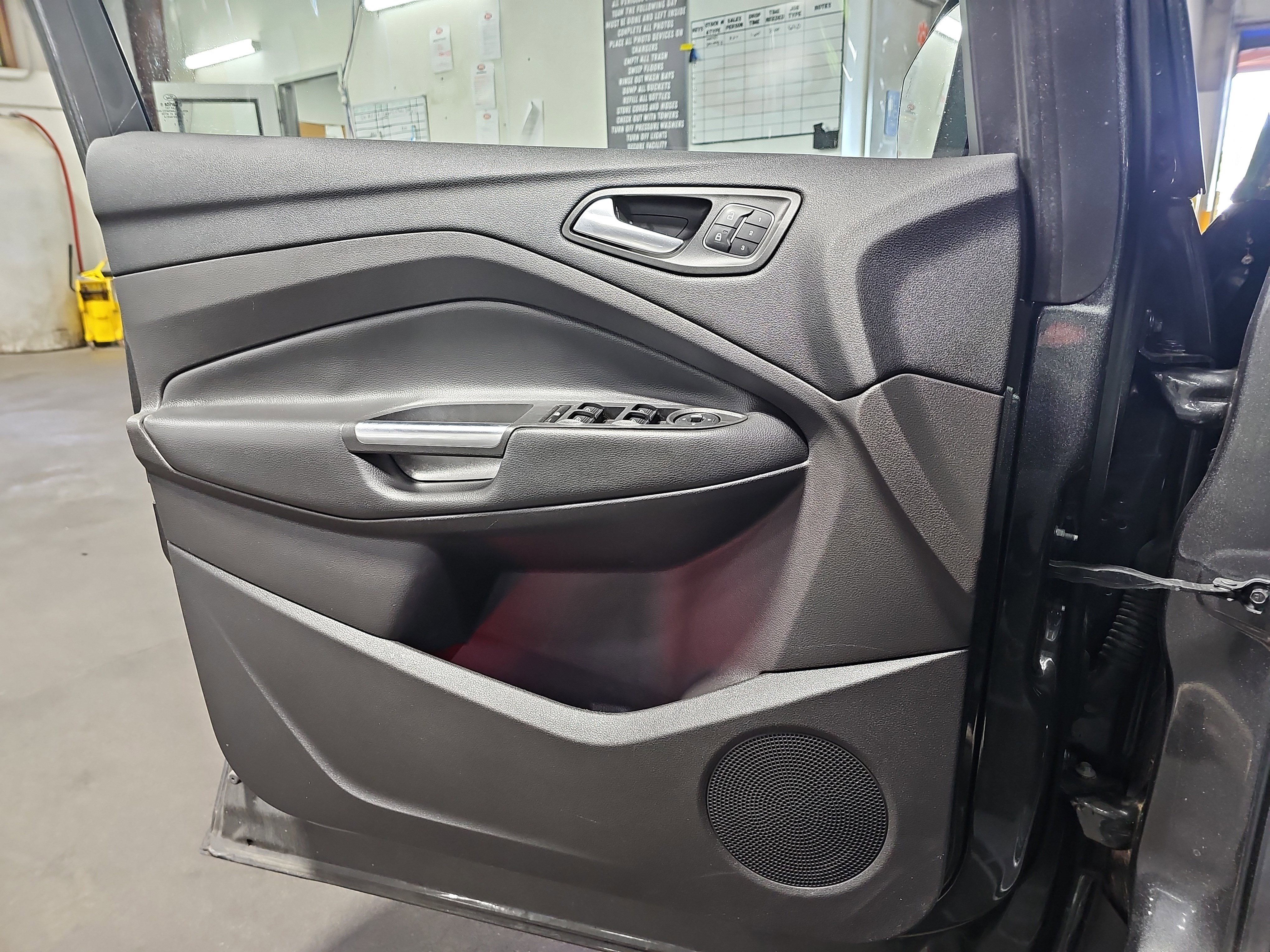 Used 2018 Ford Escape Titanium w/ Ford Safe & Smart Package AWD/4WD image 29