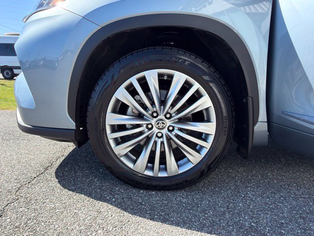 Used 2023 Toyota Highlander Platinum AWD/4WD image 26