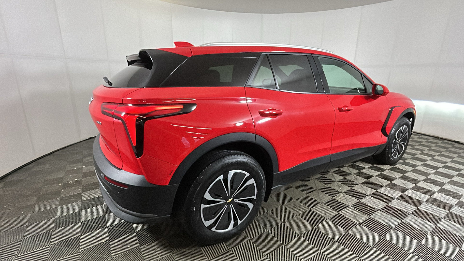 Used 2024 Chevrolet Blazer EV LT AWD/4WD image 3