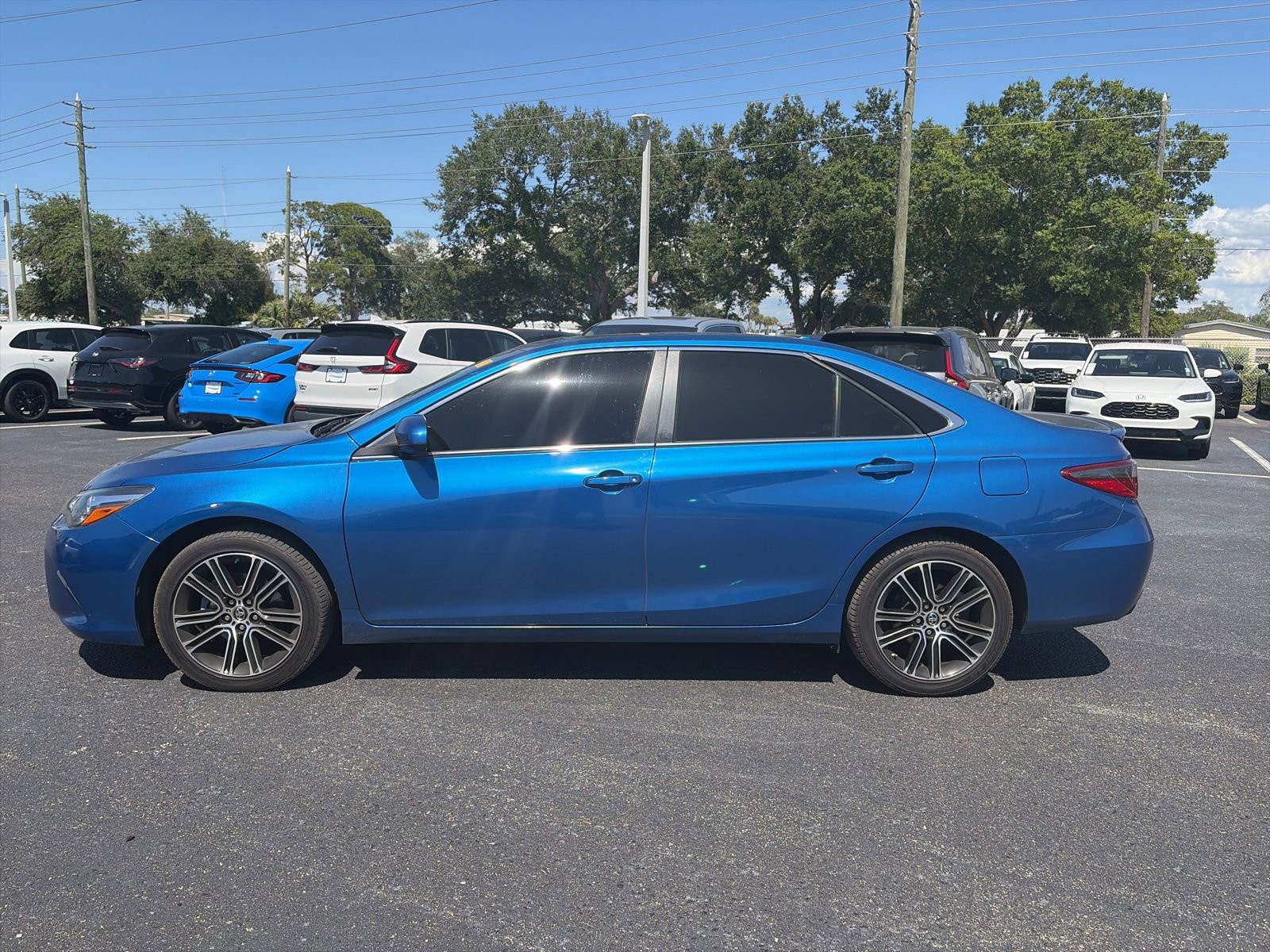 Used 2016 Toyota Camry SE FWD image 4