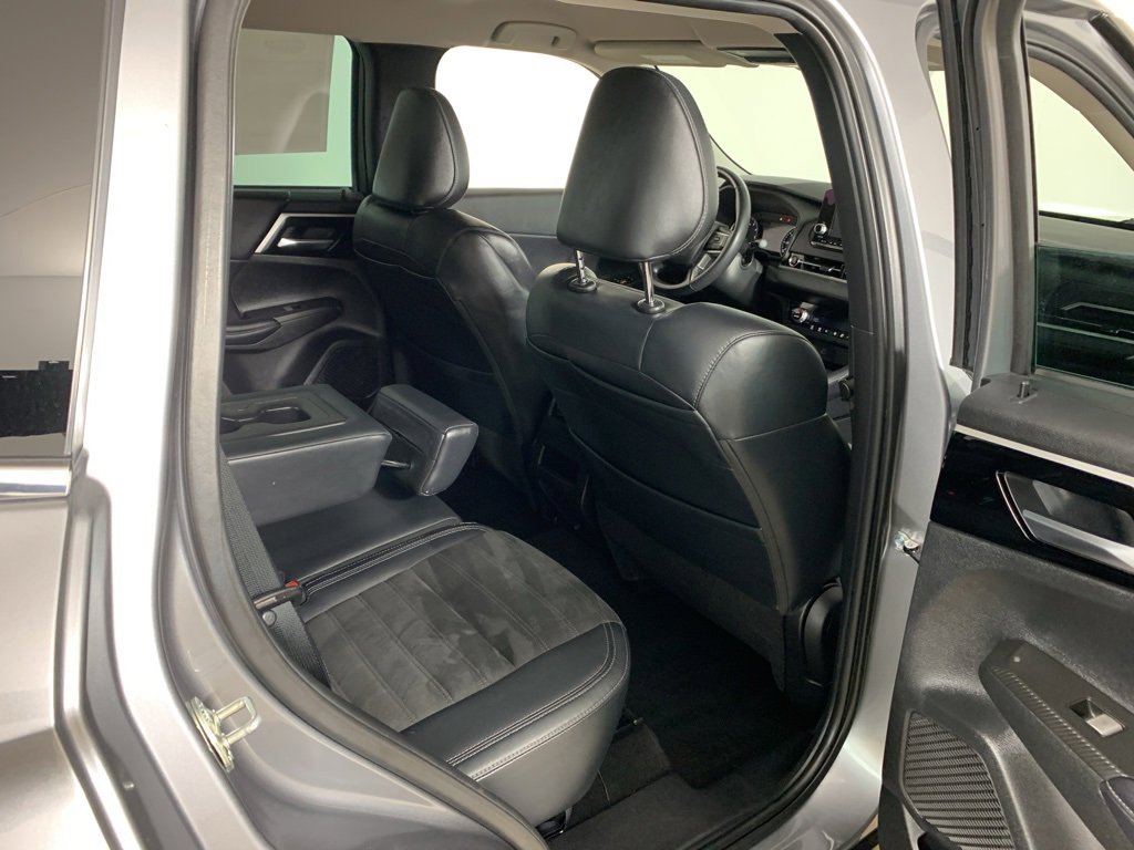 Used 2023 Mitsubishi Outlander SE image 37