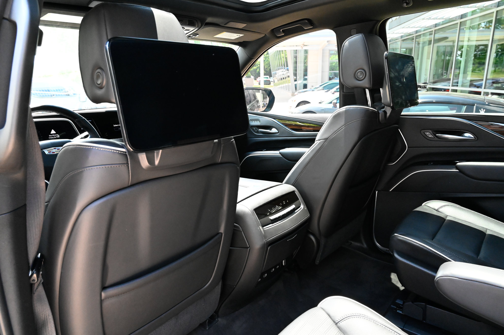 Used 2021 Cadillac Escalade ESV Premium Luxury AWD/4WD image 33