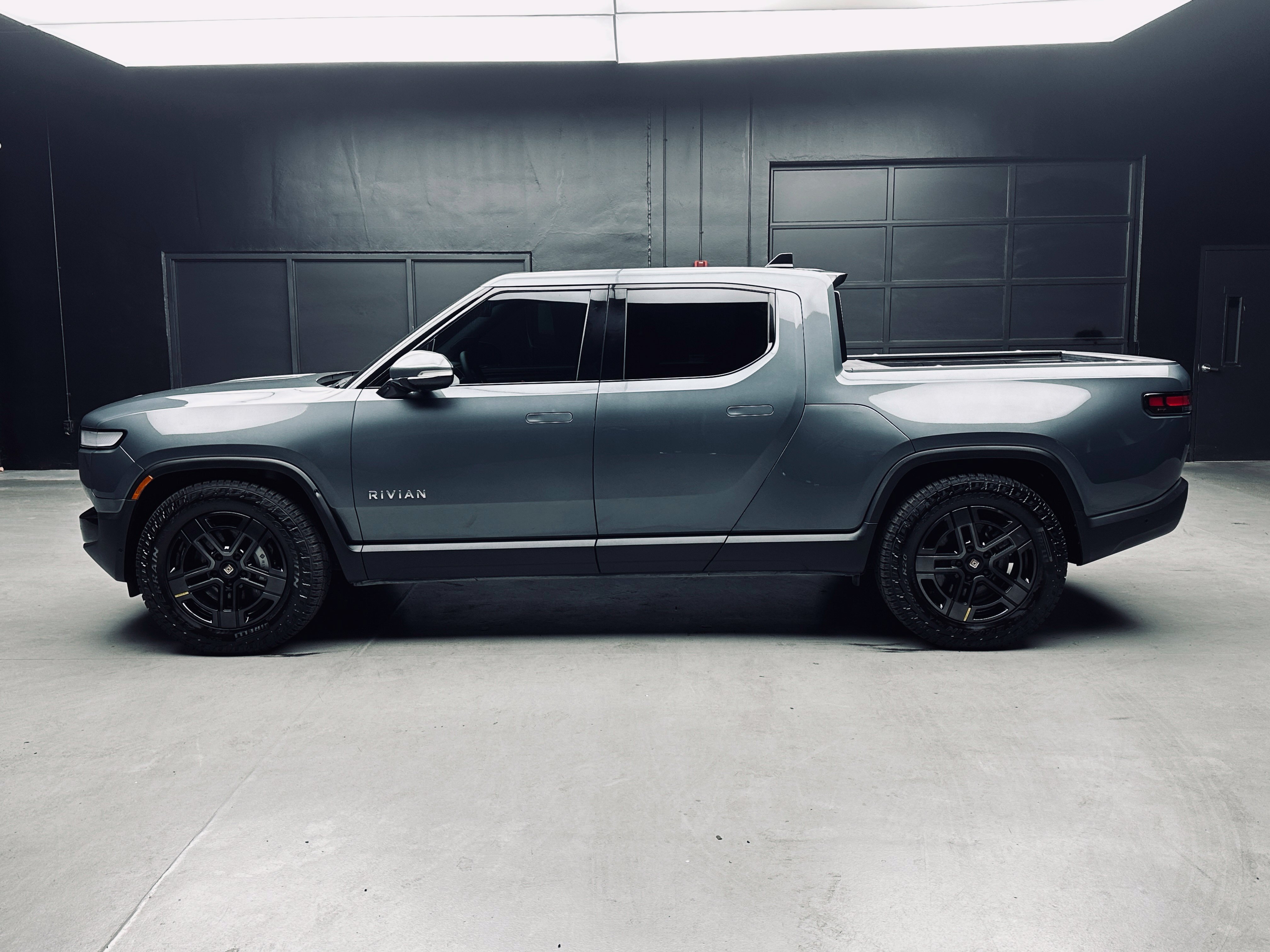 Used 2024 Rivian R1T Adventure Dual AWD/4WD image 5