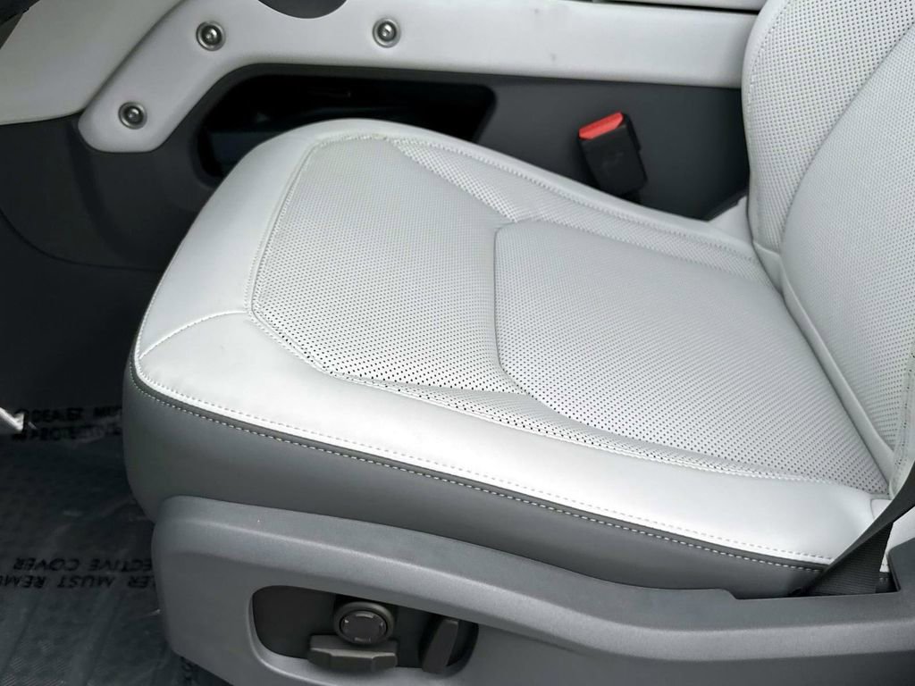 New 2025 Land Rover Defender 110 S image 16