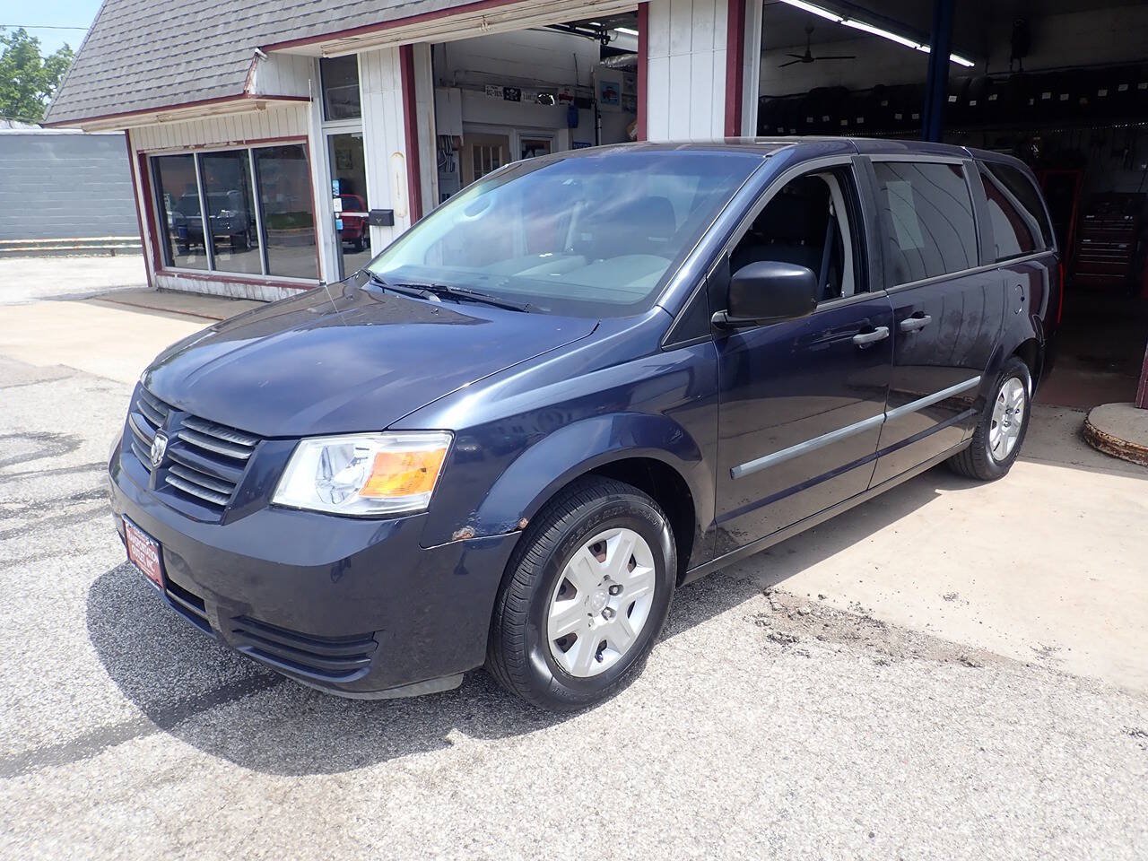 Used 2008 Dodge Grand Caravan SE FWD image 2